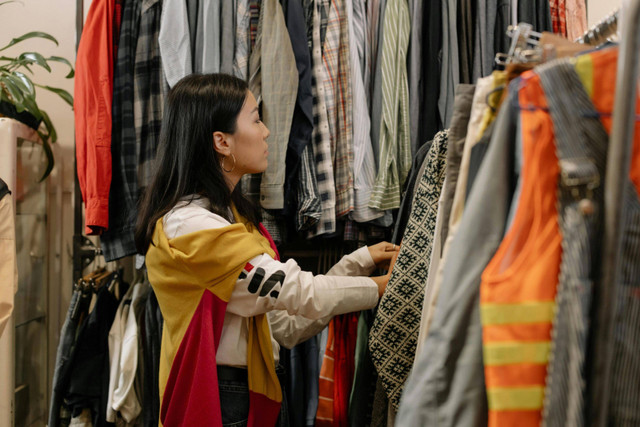 Woman in Yellow Long Sleeve Shirt Holding White and Black Scarf, Photo by cottonbro studio from Pexels: https://www.pexels.com/photo/woman-in-yellow-long-sleeve-shirt-holding-white-and-black-scarf-6068971/