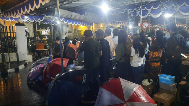 Suasana perayaan Misa Natal di luar Gereja St Antonius Padua, Kota Baru, Gondokusuman, Kota Jogja, Daerah Istimewa Yogyakarta (DIY), Selasa (24/12/2024).Foto: Hadid Husaini