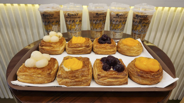 Ragam menu baru pastry dan kopi serta suasana gerai Roti'O di Cilandak, Jakarta Selatan. Foto: Azalia Amadea/kumparan