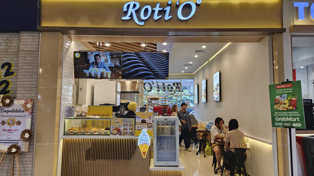 Ragam menu baru pastry dan kopi serta suasana gerai Roti'O di Cilandak, Jakarta Selatan. Foto: Azalia Amadea/kumparan