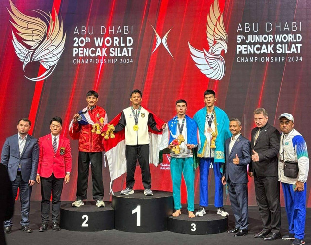 Pesilat dari Kecamatan Gunung Alip Kabupaten Tanggamus, Lampung, Muhammad Wildan, meraih medali emas di Kelas E Putra usai mengalahkan lawan dari Thailand | Foto : Ist