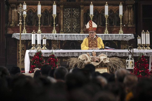 Uskup Agung Jakarta Ignatius Kardinal Suharyo berbicara saat memimpin jalannya Misa Natal di Gereja Katedral, Jakarta, Rabu (25/12/2024). Foto: Aprillio Akbar/ANTARA FOTO