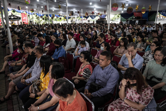 Umat Katolik mengikuti Misa Natal di Gereja Katedral, Jakarta, Rabu (25/12/2024). Foto: Aprillio Akbar/ANTARA FOTO