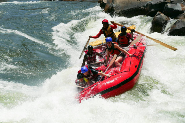 Wisata Rafting Kali Uceng. Foto Hanya Ilustrasi, Bukan Sebenarnya. Sumber Unsplash Ramon Bucard