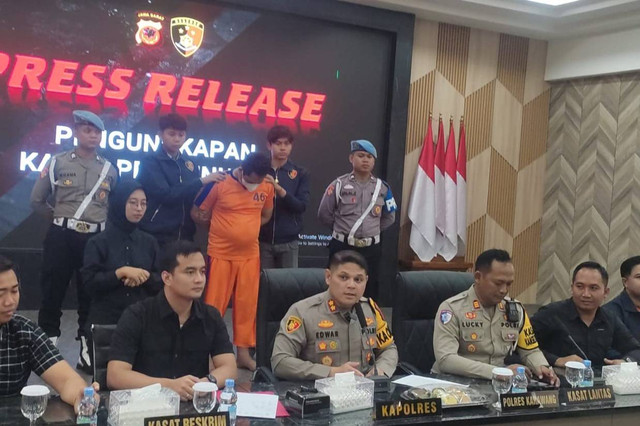 Jumpa pers kasus perampokan disertai pembunuhan terjadi di Karawang, Jawa Barat. Foto: Dok. Istimewa