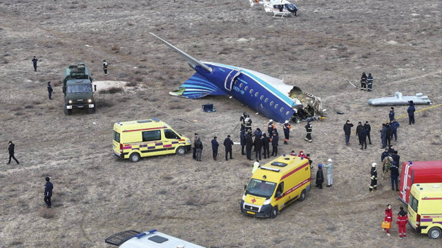 Foto udara lokasi menunjukkan jatuhnya pesawat penumpang Azerbaijan Airlines di dekat kota Aktau, Kazakhstan pada 25 Desember 2024.  Foto: Azamat Sarsenbayev/Reuters