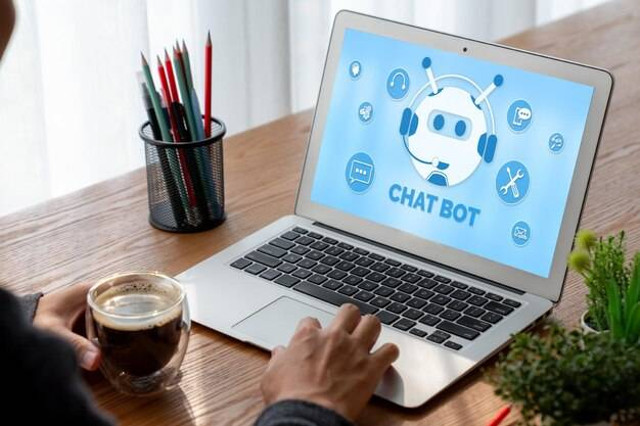 Seorang mahasiswa menggunakan Chatbot dalam pembelajaran. Sumber: (https://www.freepik.com/free)