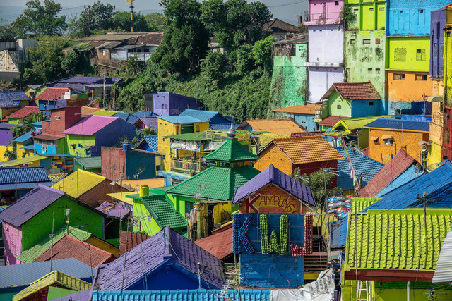 Tempat Wisata Malang Terbaru (Foto Kampung di Malang) Sumber: pexels/ Mike van Schoonderwalt