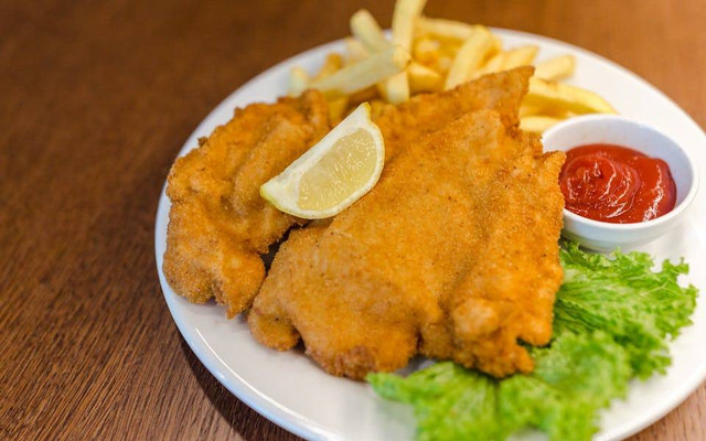 Ayam Goreng Mbah Karto Solo. Foto hanya ilustrasi, bukan tempat sebenarnya. Sumber: pexels.com/Lukas