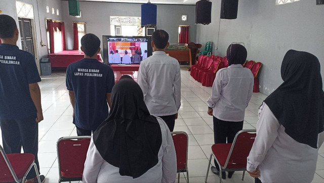 Lapas Pekalongan Ikuti Acara Pemberian Remisi Khusus dan Pengurangan Masa Pidana Khusus Hari Raya Natal 2024 bersama Menteri Imigrasi dan Pemasyarakatan secara Virtual