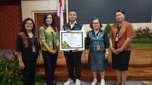 Dompet Dhuafa Bali menerima penghargaan Vasudhaiva Kutumbakam dari Pemerintah Kota Denpasar pada Jumat (20/12/2024) lalu yang bertempat di Ruang Mahottama Lantai III, Gedung Graha Sewaka Dharma (GSD) Lumintang Denpasar.