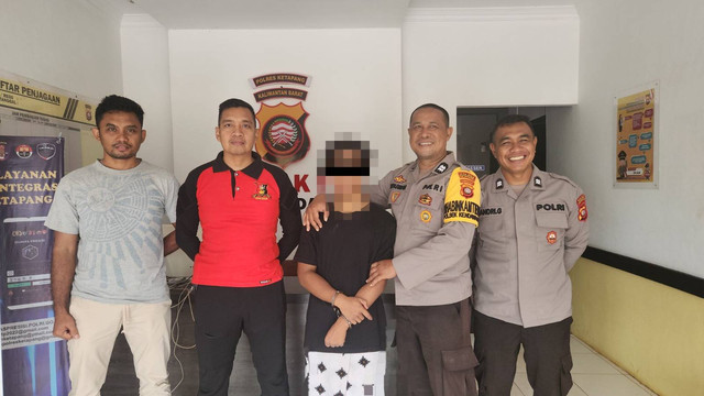 Pelaku pembunuh balita berusia 3 tahun yang juga adik kandungnya saat diamankan di Mapolsek Kendawangan. Foto: Dok. Polres Ketapang