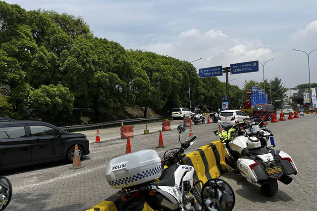 Suasana lengang di Rest Area KM 57 Tol Jakarta Cikampek. Foto: Rayyan Farhansyah/kumparan