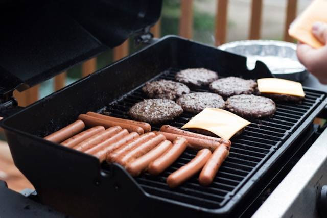 Tempat Sewa Grill Solo. Foto Hanya Ilustrasi, Bukan Sebenarnya. Sumber Foto: Unsplash.com/Pam Menegakis