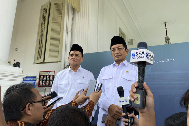 Menteri Agama Nasarudin Umar didampingi dengan Wakil Menteri Agama Romo Syafi'i menemui Mensesneg Prasetyo Hadi di Istana Negara, Jumat (27/12/2024).  Foto: Zamachsyari/kumparan