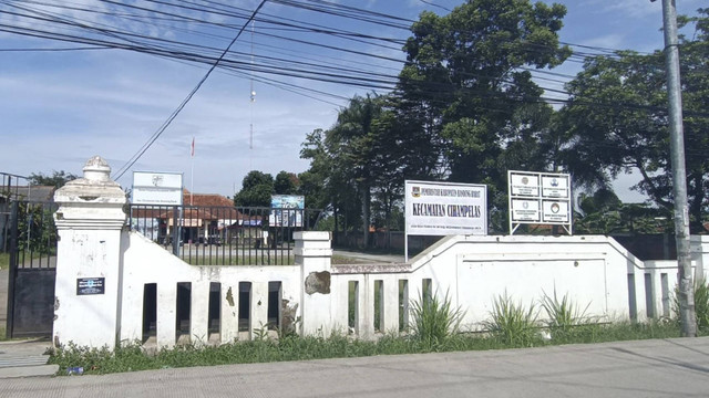 Kantor Kecamatan Cihampelas, Kabupaten Bandung Barat. Foto: Robby Bouceu/kumparan