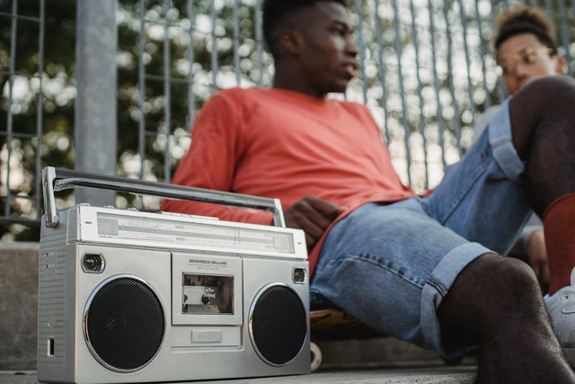 Ilustrasi radio portable terbaik. Foto: Pexels