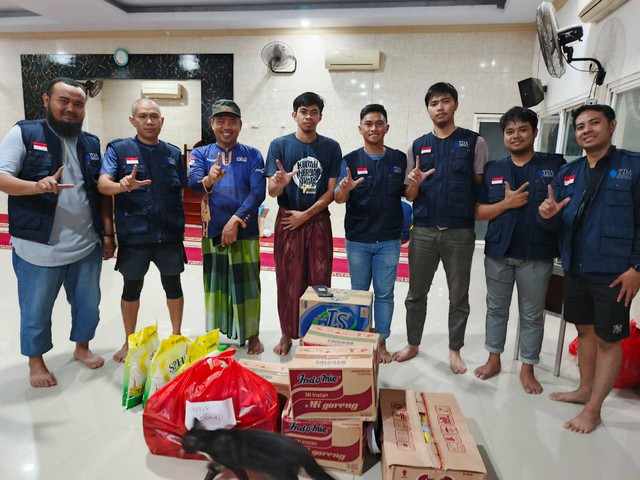 Komunitas TDA Makassar Salurkan Bantuan Korban Banjir di Makassar