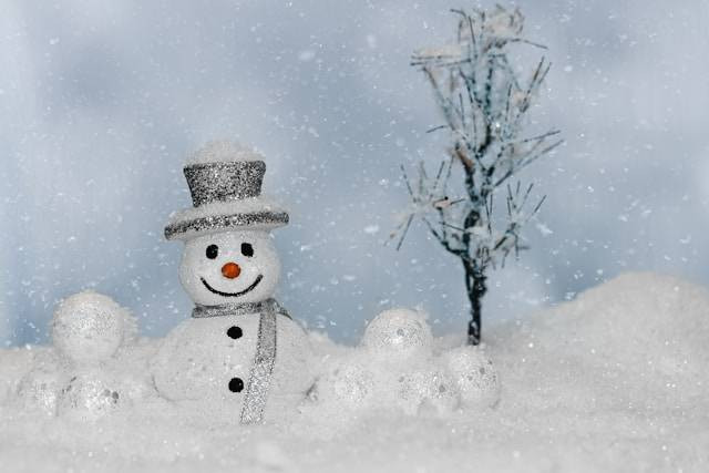 Lirik dan Makna Lagu Snowman. Foto Hanya Ilustrasi. Sumber Foto: Unsplash.com/Myriam Zilles