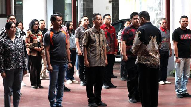 Suasana apel pagi Kanwil Kemenkumham Sulawesi Utara usai libur Natal, Jumat (27/12).