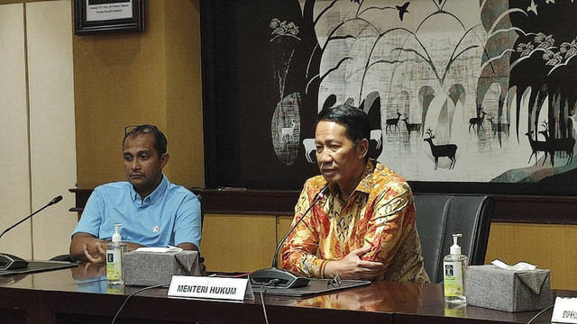 Menteri Hukum, Supratman Andi Agtas, saat memberikan keterangan soal denda damai di Kantor Kementerian Hukum pada Jumat (27/12/2024).  Foto: Rachmadi Rasyad/kumparan