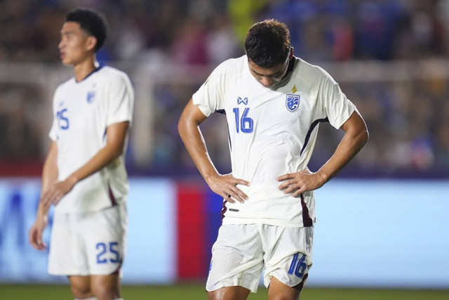 Timnas Filipina melawan Timnas Thailand pada pertandingan Piala AFF 2024. Foto: Instagram/ @changsuek