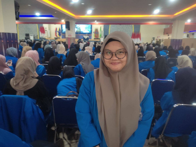 Muthia Syahyani Shahril Alumnus SMAN 9 Makassar sebagai Mahasiswa Unismuh Penerima Kartu Indonesia Pintar (KIP) Kuliah