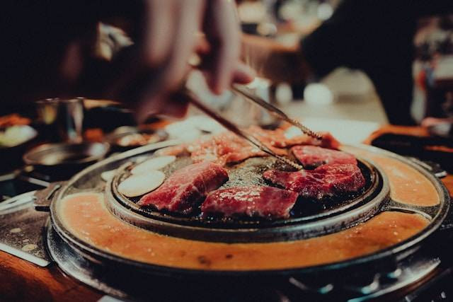 Sewa Alat Grill Jakarta. FOto hanya ilustrasi, bukan tempat sebenarnya. Sumber: Unsplash/Himal Rana