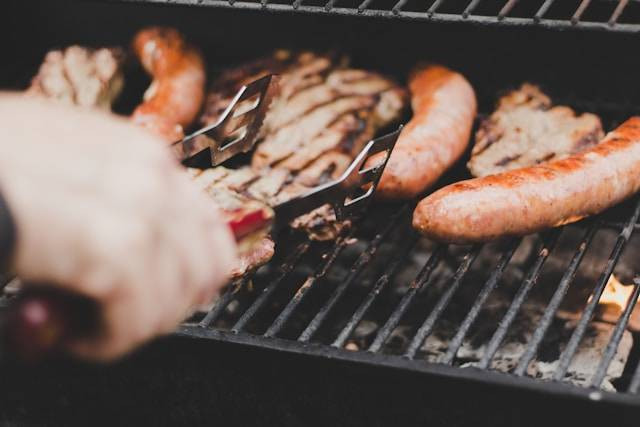 Fogo Brazilian BBQ Grand Indonesia. Foto hanya ilustrasi, bukan tempat sebenarnya. Dok. Unsplash/Andrik Langfield