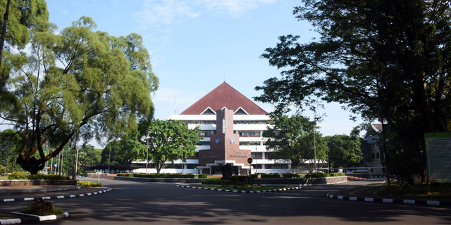 BPRS Botani Bina Rahmah Mendapat Penghargaan BPR Syariah Terbaik dari CNBC Indonesia Awards 2024