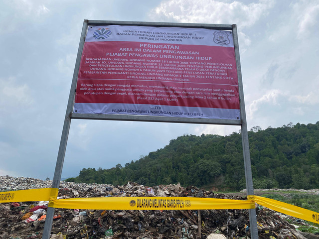 Tempat Pemrosesan Akhir (TPA) Bakung di Jalan RE Marthamartadinata, Teluk Betung Barat disegel Menteri Lingkungan Hidup. | Foto: Sinta Yuliana/Lampung Geh