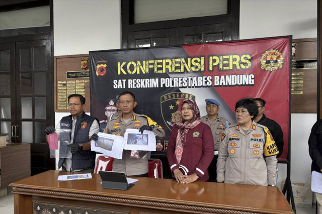 Kapolrestabes Bandung Kombes Pol Budi Sartono saat memberikan keterangan di Mapolrestabes Bandung, Kota Bandung, Jawa Barat, Sabtu (28/12/2024). Foto: Rubby Jovan/ANTARA