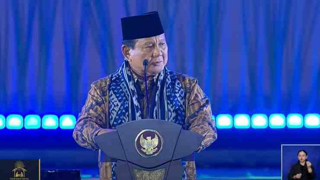 Presiden Republik Indonesia Prabowo Subianto menghadiri acara puncak perayaan natal yang digelari di Indonesia Arena, GBK, Jakarta Pusat, Sabtu (28/12). Foto: YouTube/Kemkomdigi TV