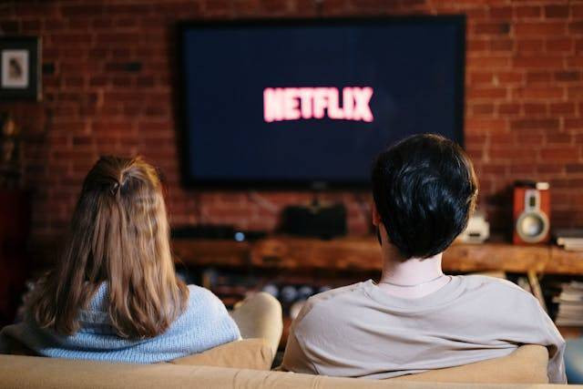 Ilustrasi Serial Netflix yang tayang di 2025. Sumber foto : Pexels/Cottonbro Studio