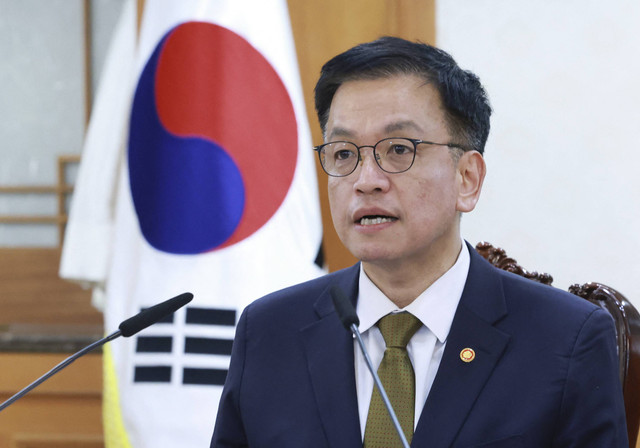 Penjabat Presiden Korea Selatan sekaligus Mantan Menteri Keuangan Korea Selatan Choi Sang-mok. Foto: Yonhap via AFP