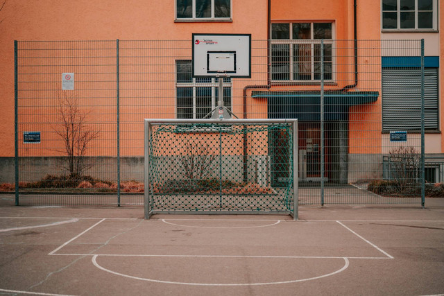 Tempat Futsal Semarang. Foto hanya ilustrasi, bukan tempat sebenarnya. Sumber: unsplash.com/Claudio Schwarz.