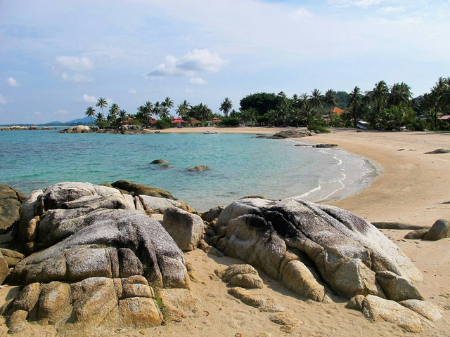 Tempat merayakan Tahun Baru 2025 di Bangka Belitung. Foto pemandangan di Pulau Bangka. Sumber: Unsplash/Ruben Sukatendel