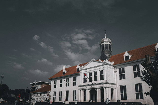 Tahun Baru Kota Tua Buka atau Tutup. Foto hanya ilustrasi, bukan tempat sebenarnya. Foto: dok. Unsplash/Kent William