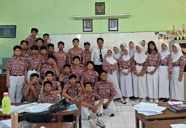 12 Science Four Class at SMA N 6 Semarang