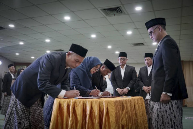 Badan Penyelenggara Haji Indonesia melantik para pejabat eselon II hingga IV di masjid di Jakarta, Senin (30/12/2024). Foto: Badan Penyelenggara Haji Indonesia - HO/ANTARA