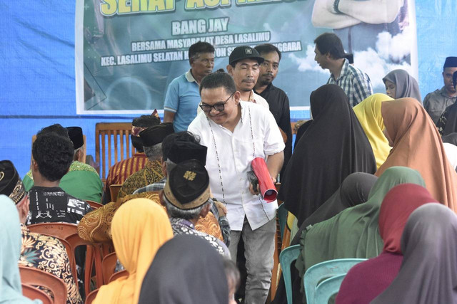 Anggota DPR RI, saat melakukan kunjungan kerja di Sulawesi Tenggara. Foto: Dok Istimewa.