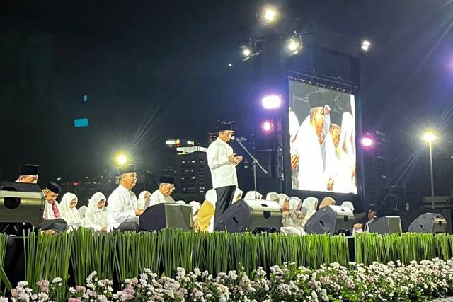 Menteri Agama Nasaruddin Umar pimpin Muhasabah dan Doa Bersama Akhir Tahun 2024 di Monas, Jakarta, Senin (30/12/2024). Foto: Rayyan Farhansyah/kumparan