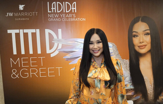 Titi DJ saat meet and greet di Surabaya, Senin (30/12) malam. Foto: Masruroh/Basra