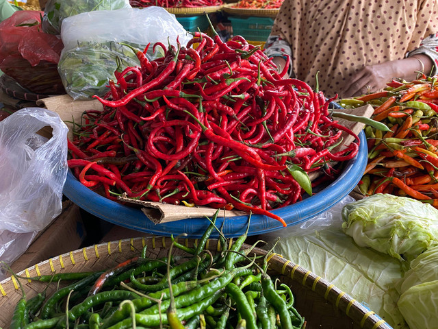 Cabai Rawit Merah dan Cabai Keriting Merah di Pasar Dramaga, Kabupaten Bogor, Selasa (31/12). Foto: Muhammad Fhandra/kumparan