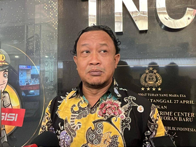 Komisioner Kompolnas Choirul Anam di TNCC Polri Jakarta pada Selasa (31/12). Foto: Abid Raihan/kumparan