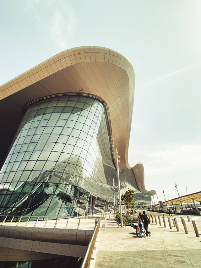 Bandara Internasional Zayed di Abu Dhabi. Foto: EvaL Miko/Shutterstock