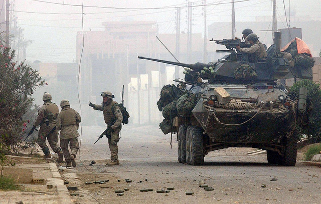 Tentara AS di Fallujah, Irak (29/11/2004). Foto: Scott Peterson/Getty Images