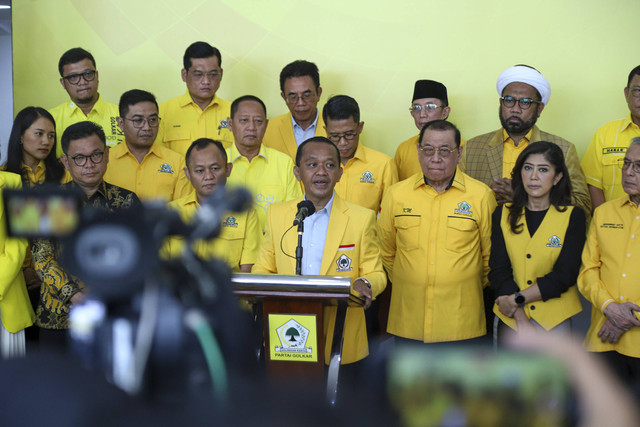 Ketua Umum Partai Golkar Bahlil Lahadalia memberikan keynote speech pada pembukaan Refleksi Akhir Tahun 2024 dan Outlook 2025 di DPP Partai Golkar, Jakarta, Selasa (31/12/2024). Foto: Iqbal Firdaus/kumparan