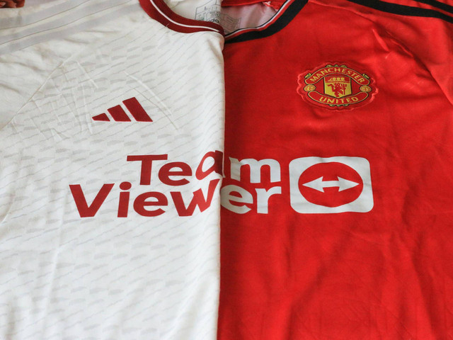 Ilustrasi jersey kebanggaan Manchester United. (Foto: Bibesh Manandhar/pexels.com)