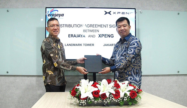 Penandatanganan MoU antara Erajaya Active Lifestyle (Eral) dan produsen mobil listrik asal China, Xpeng di Indonesia. Foto: Erajaya